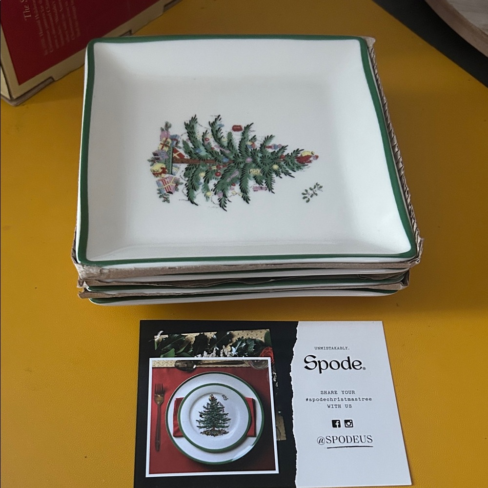Spode Christmas Tree Square Plates Set - Picture 2 of 5